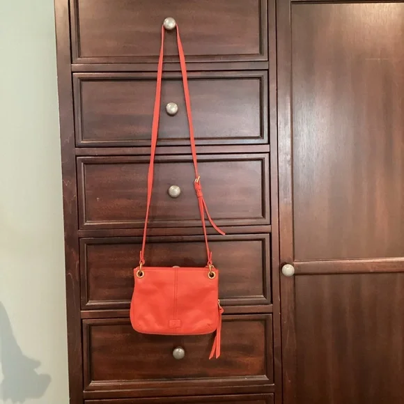 Fossil Vibrant Melon Leather Crossbody Bag in EUC - Picture 4 of 10